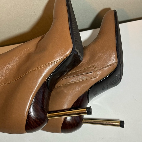 90’s Versace Leather Boots with gold heel - Picture 6 of 7